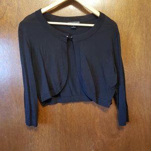 Jessica Howard cropped, button front cardigan/shrug